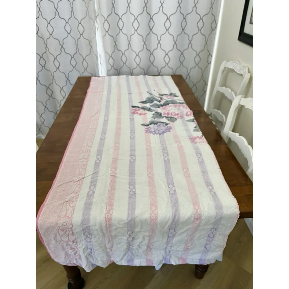 Vtg 1980s BATH SHEET Floral Purple Made in Shanghai Swan Brand *READ DESC*